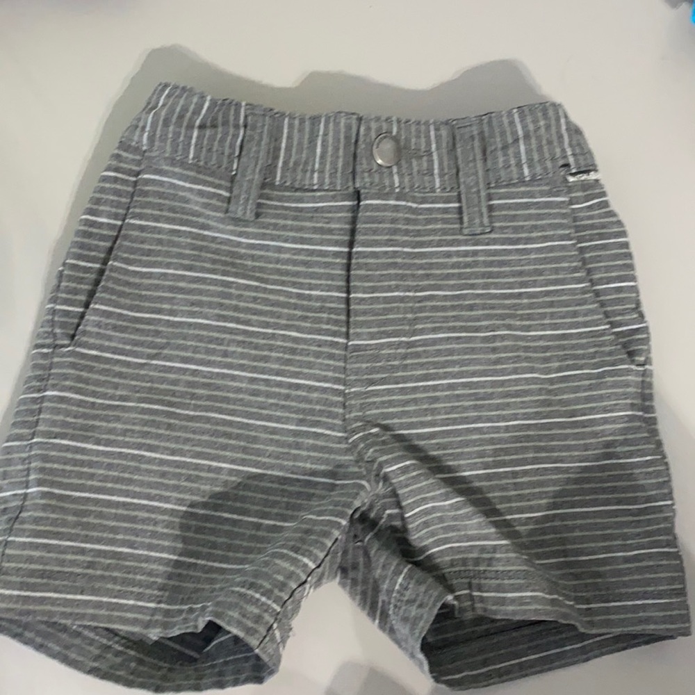 2T Volcom shorts